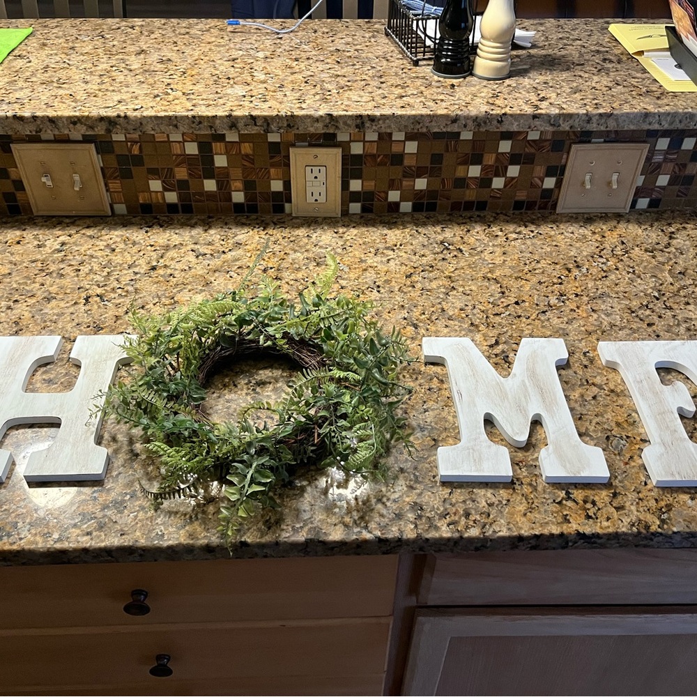 White HOME Sign Letters w/o Wreath